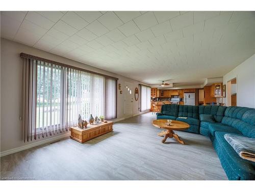 360 Charlotteville Rd 7, Simcoe, ON - Indoor Photo Showing Living Room