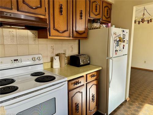 15 Centennial Avenue, Tillsonburg, ON - Indoor Photo Showing Kitchen