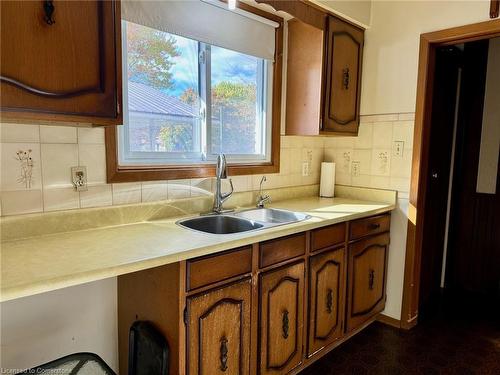 15 Centennial Avenue, Tillsonburg, ON - Indoor Photo Showing Kitchen With Double Sink