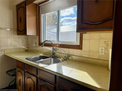 15 Centennial Avenue, Tillsonburg, ON - Indoor Photo Showing Kitchen With Double Sink