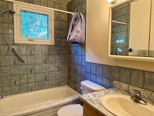 15 Centennial Avenue, Tillsonburg, ON - Indoor Photo Showing Bathroom