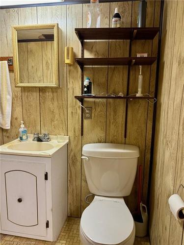 15 Centennial Avenue, Tillsonburg, ON - Indoor Photo Showing Bathroom