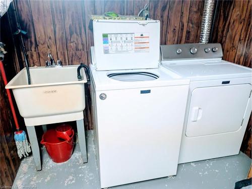 15 Centennial Avenue, Tillsonburg, ON - Indoor Photo Showing Laundry Room