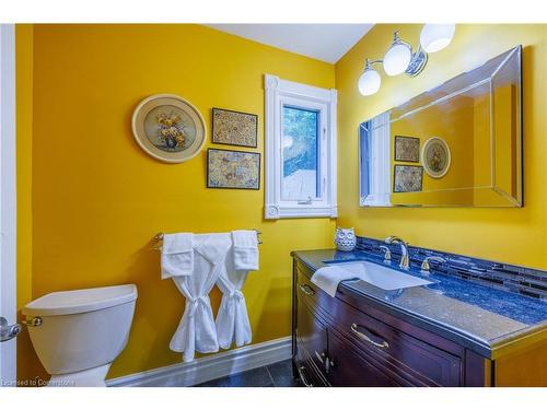 172 Norfolk Street, Simcoe, ON - Indoor Photo Showing Bathroom