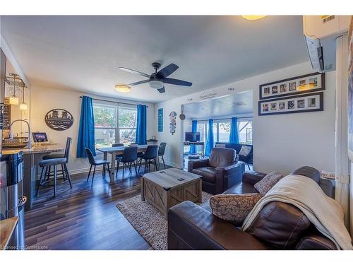 205 - 203 Hastings Drive, Port Rowan, ON - Indoor Photo Showing Living Room