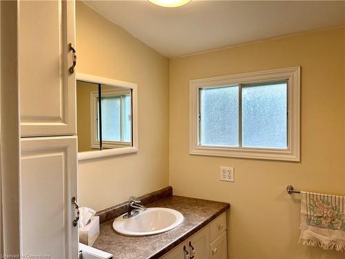 62 Decou Road, Simcoe, ON - Indoor Photo Showing Bathroom