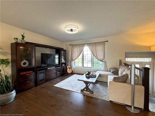 12 Cottonwood Street, Waterford, ON - Indoor Photo Showing Living Room