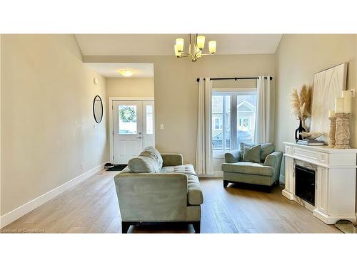 5-744 Nelson Street, Port Dover, ON - Indoor Photo Showing Living Room