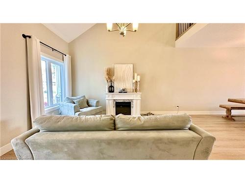 5-744 Nelson Street, Port Dover, ON - Indoor Photo Showing Living Room