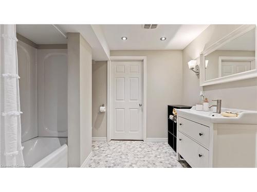 25 Stephens Court, Simcoe, ON - Indoor Photo Showing Bathroom