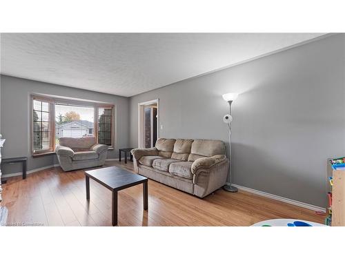 18 Rutherford Drive, Simcoe, ON - Indoor Photo Showing Living Room