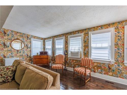 356 Norfolk Street S, Simcoe, ON - Indoor Photo Showing Living Room