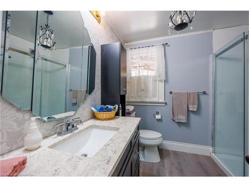 356 Norfolk Street S, Simcoe, ON - Indoor Photo Showing Bathroom