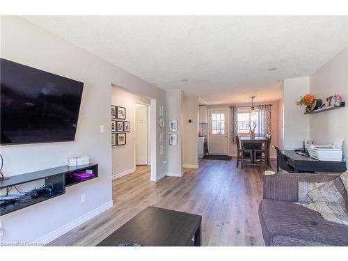 20-230 Richardson Drive, Port Dover, ON - Indoor Photo Showing Living Room