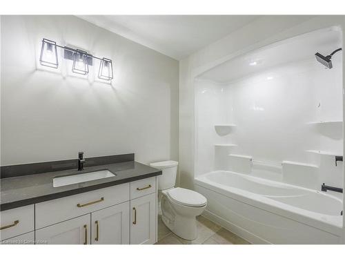 82 Duchess Drive, Delhi, ON - Indoor Photo Showing Bathroom