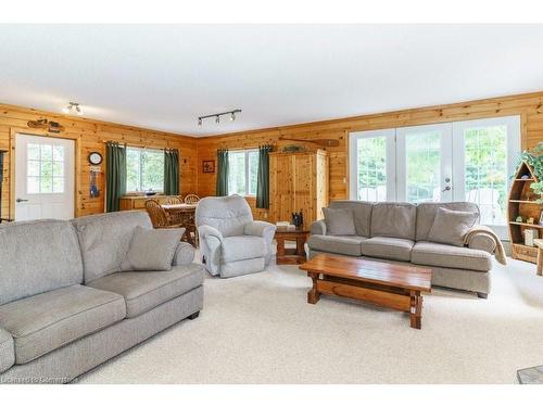 143 South Drive, Huntsville, ON - Indoor Photo Showing Living Room