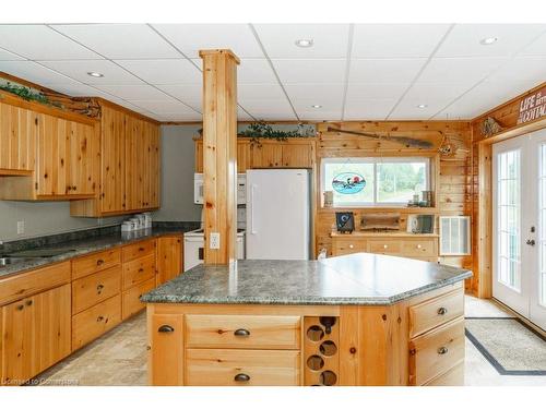 143 South Drive, Huntsville, ON - Indoor Photo Showing Kitchen