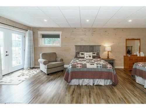 143 South Drive, Huntsville, ON - Indoor Photo Showing Bedroom