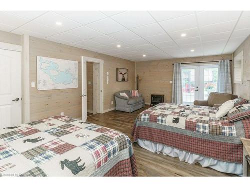 143 South Drive, Huntsville, ON - Indoor Photo Showing Bedroom