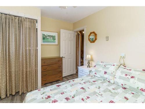 143 South Drive, Huntsville, ON - Indoor Photo Showing Bedroom