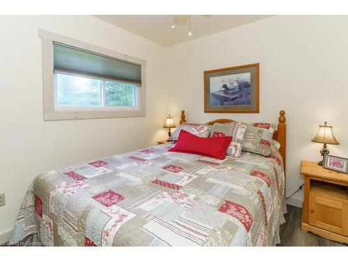 143 South Drive, Huntsville, ON - Indoor Photo Showing Bedroom