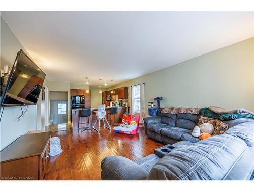 553 Main Street, Woodstock, ON - Indoor Photo Showing Living Room