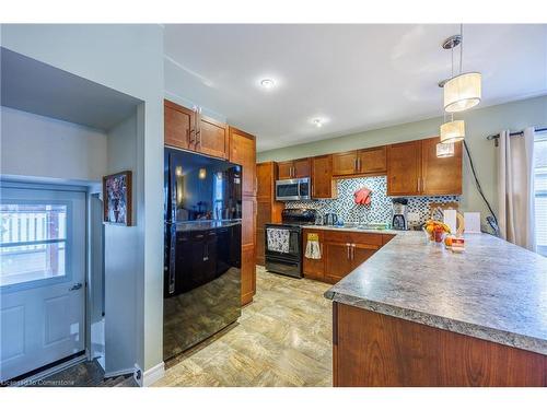 553 Main Street, Woodstock, ON - Indoor Photo Showing Kitchen