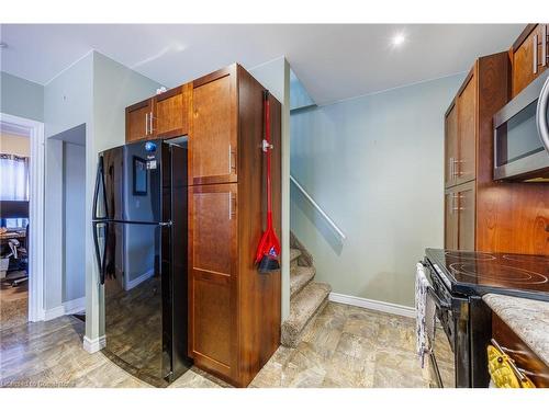 553 Main Street, Woodstock, ON - Indoor Photo Showing Kitchen