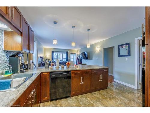 553 Main Street, Woodstock, ON - Indoor Photo Showing Kitchen