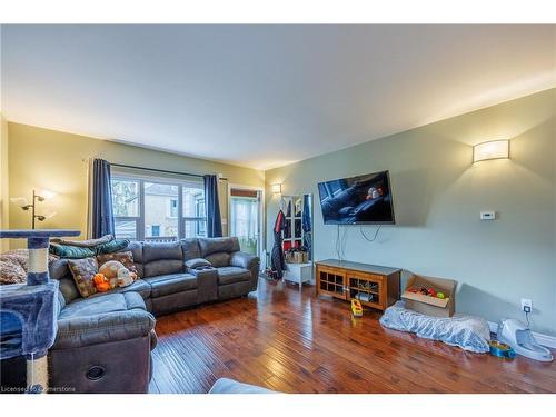 553 Main Street, Woodstock, ON - Indoor Photo Showing Living Room