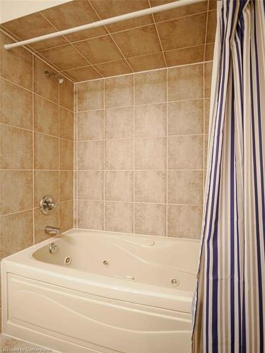 4-19 Somerset Drive, Port Dover, ON - Indoor Photo Showing Bathroom