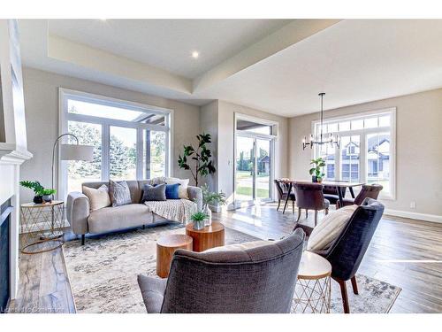 53 Duchess Drive, Delhi, ON - Indoor Photo Showing Living Room