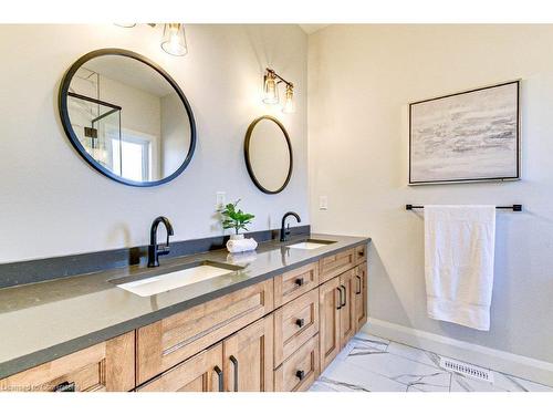 53 Duchess Drive, Delhi, ON - Indoor Photo Showing Bathroom