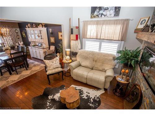 51 Leslie Avenue, Port Dover, ON - Indoor Photo Showing Living Room