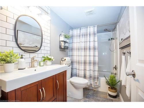 51 Leslie Avenue, Port Dover, ON - Indoor Photo Showing Bathroom