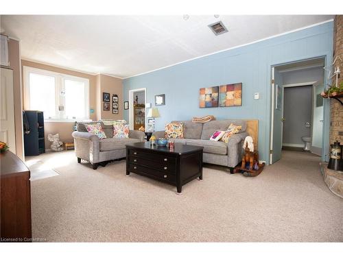 102 Brook Street, Simcoe, ON - Indoor Photo Showing Living Room