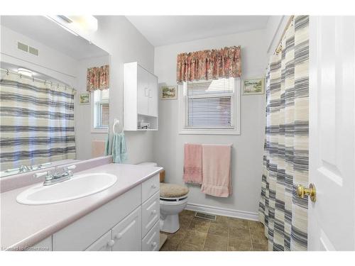 34 Bobolink Drive, Tillsonburg, ON - Indoor Photo Showing Bathroom