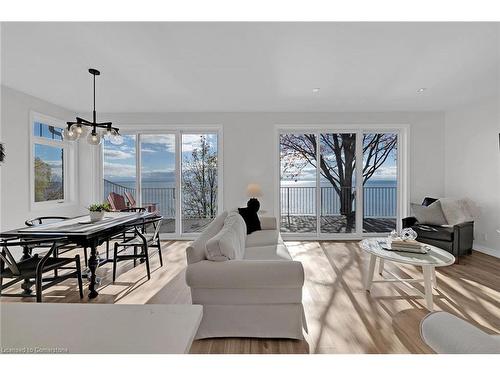 128 Brown Street, Port Dover, ON - Indoor Photo Showing Living Room