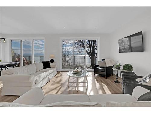 128 Brown Street, Port Dover, ON - Indoor Photo Showing Living Room