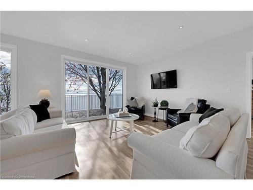 128 Brown Street, Port Dover, ON - Indoor Photo Showing Living Room