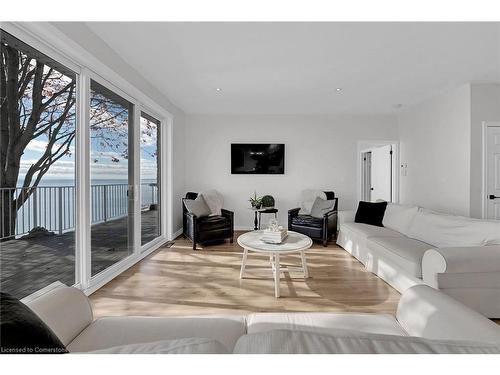 128 Brown Street, Port Dover, ON - Indoor Photo Showing Living Room