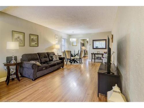 124 Victoria Street, Simcoe, ON - Indoor Photo Showing Living Room