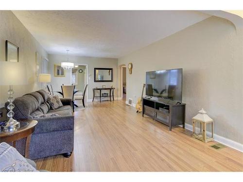 124 Victoria Street, Simcoe, ON - Indoor Photo Showing Living Room