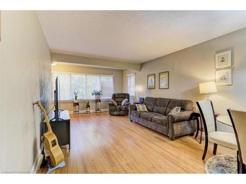 124 Victoria Street, Simcoe, ON - Indoor Photo Showing Living Room