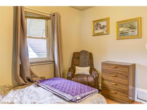 124 Victoria Street, Simcoe, ON - Indoor Photo Showing Bedroom