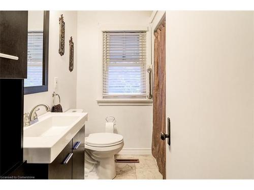 124 Victoria Street, Simcoe, ON - Indoor Photo Showing Bathroom