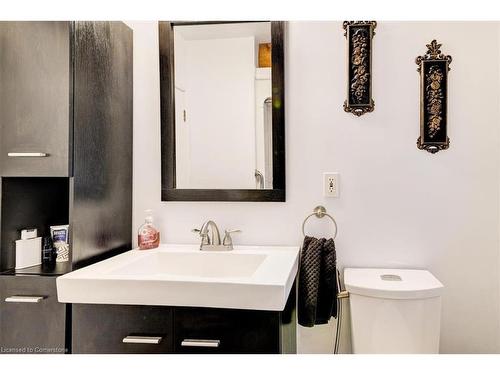 124 Victoria Street, Simcoe, ON - Indoor Photo Showing Bathroom