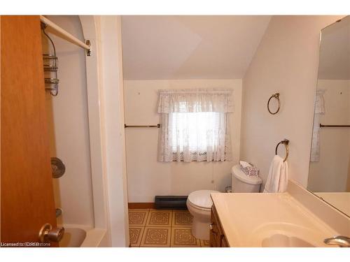 339 Norfolk Street S, Simcoe, ON - Indoor Photo Showing Bathroom