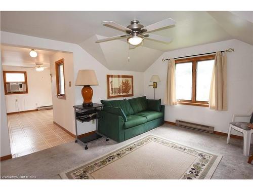 339 Norfolk Street S, Simcoe, ON - Indoor Photo Showing Living Room