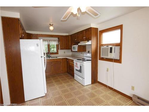 339 Norfolk Street S, Simcoe, ON - Indoor Photo Showing Kitchen With Double Sink